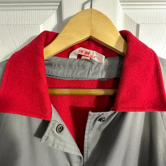 Vintage Braefair for Lord & Taylor gray trench coat with red interior/trim. Sz 4 - Picture 4 of 13